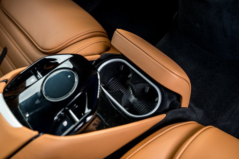 Ferrari Purosangue 6.5 V12 SUV F1 DCT 4WD