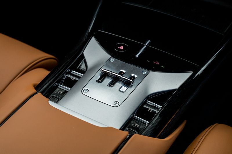 Ferrari Purosangue 6.5 V12 SUV F1 DCT 4WD