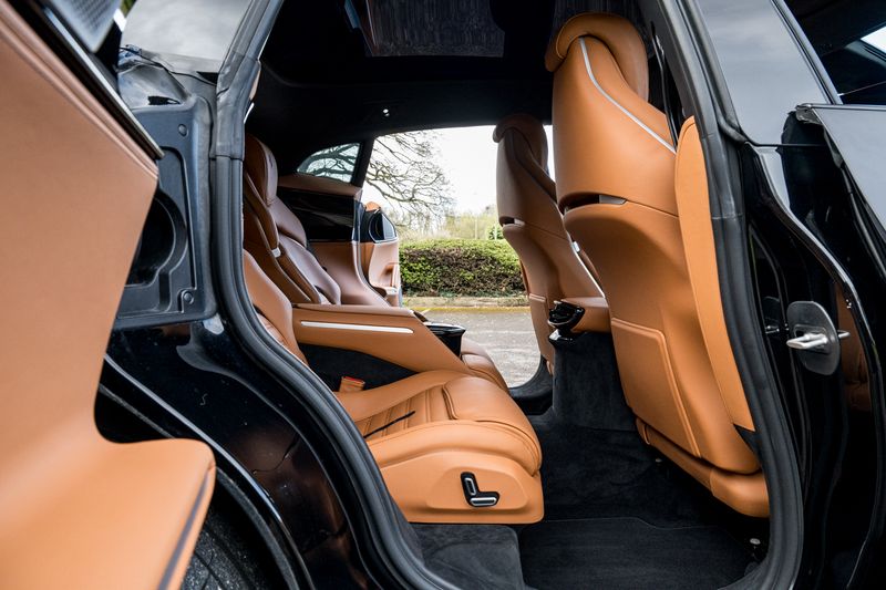 Ferrari Purosangue 6.5 V12 SUV F1 DCT 4WD