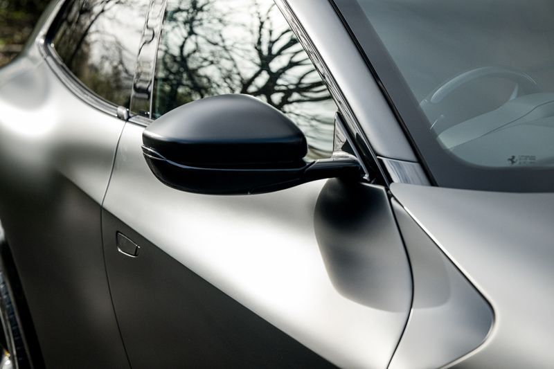 Ferrari Purosangue 6.5 V12 SUV F1 DCT 4WD