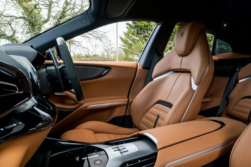 Ferrari Purosangue 6.5 V12 SUV F1 DCT 4WD