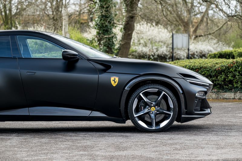 Ferrari Purosangue 6.5 V12 SUV F1 DCT 4WD