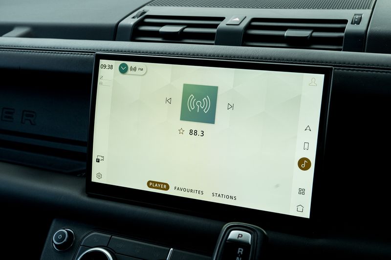 Land Rover Defender 90 5.0 P525 V8 SUV 3dr