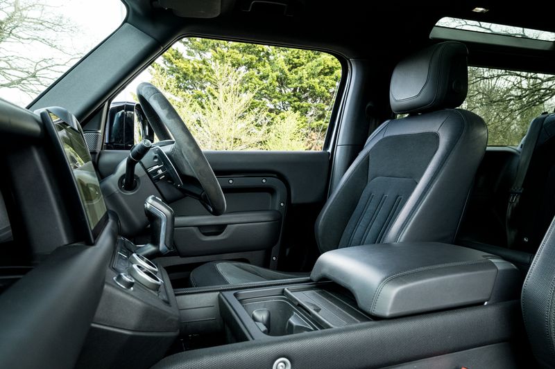 Land Rover Defender 90 5.0 P525 V8 SUV 3dr