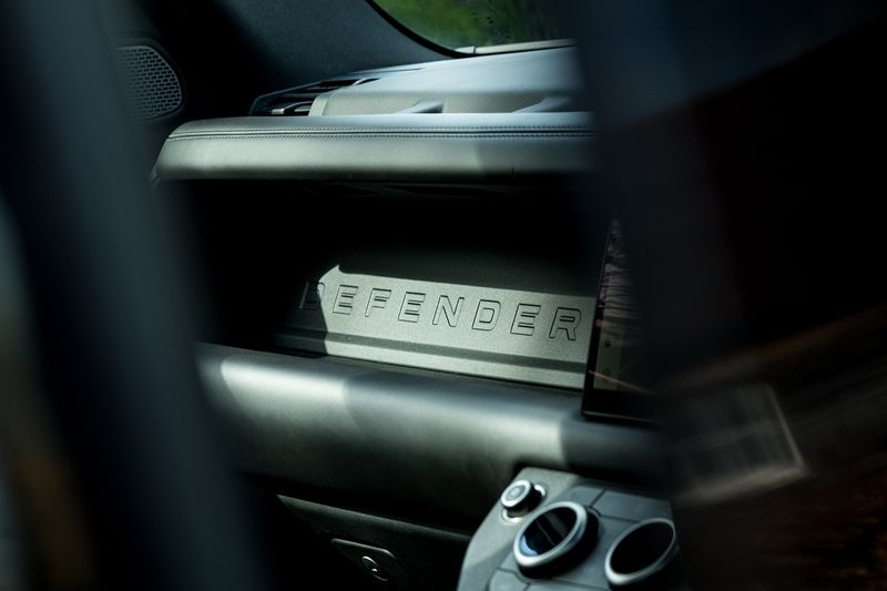 Land Rover Defender 90 5.0 P525 V8 SUV 3dr