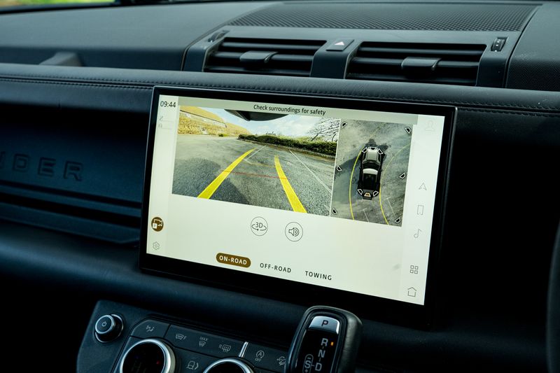 Land Rover Defender 90 5.0 P525 V8 SUV 3dr