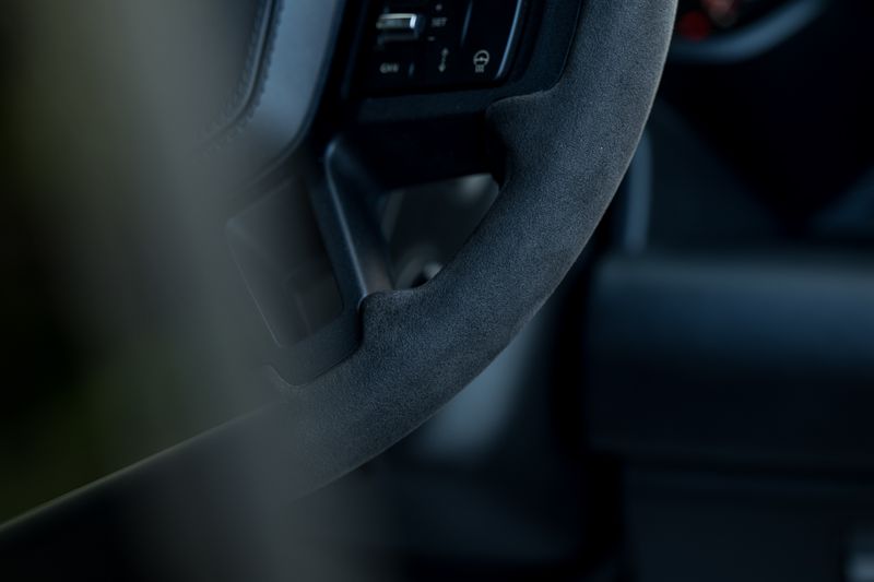 Land Rover Defender 90 5.0 P525 V8 SUV 3dr