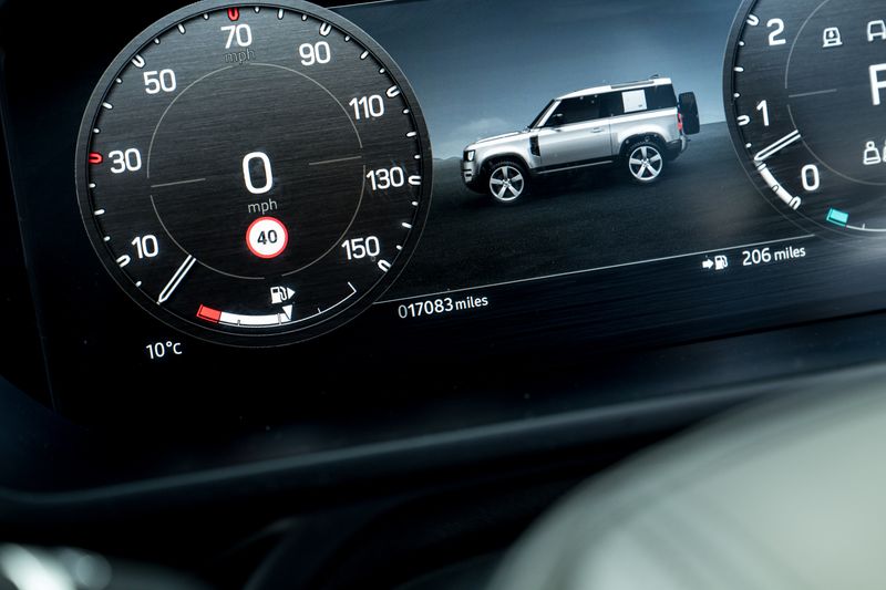 Land Rover Defender 90 5.0 P525 V8 SUV 3dr