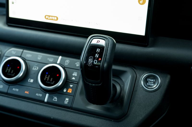 Land Rover Defender 90 5.0 P525 V8 SUV 3dr