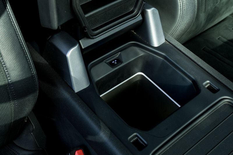 Land Rover Defender 90 5.0 P525 V8 SUV 3dr