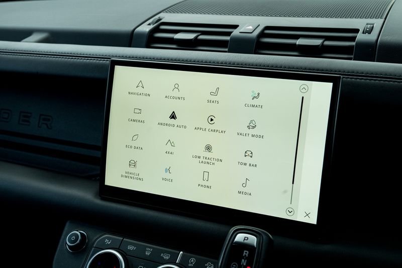 Land Rover Defender 90 5.0 P525 V8 SUV 3dr