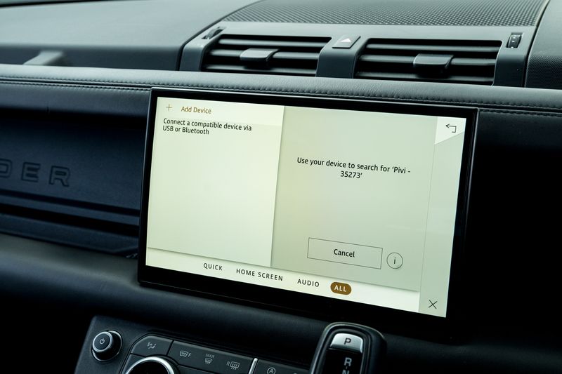 Land Rover Defender 90 5.0 P525 V8 SUV 3dr