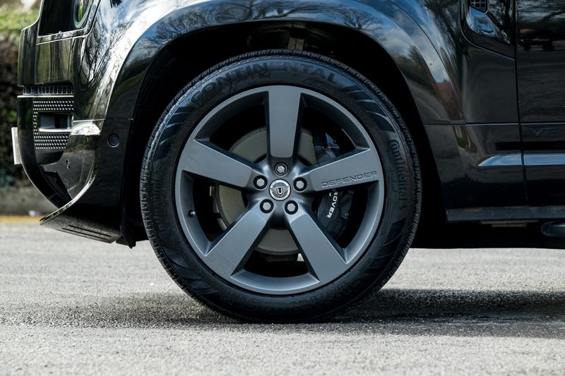 Land Rover Defender 90 5.0 P525 V8 SUV 3dr