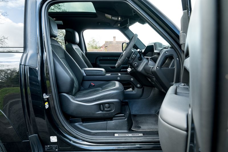 Land Rover Defender 90 5.0 P525 V8 SUV 3dr