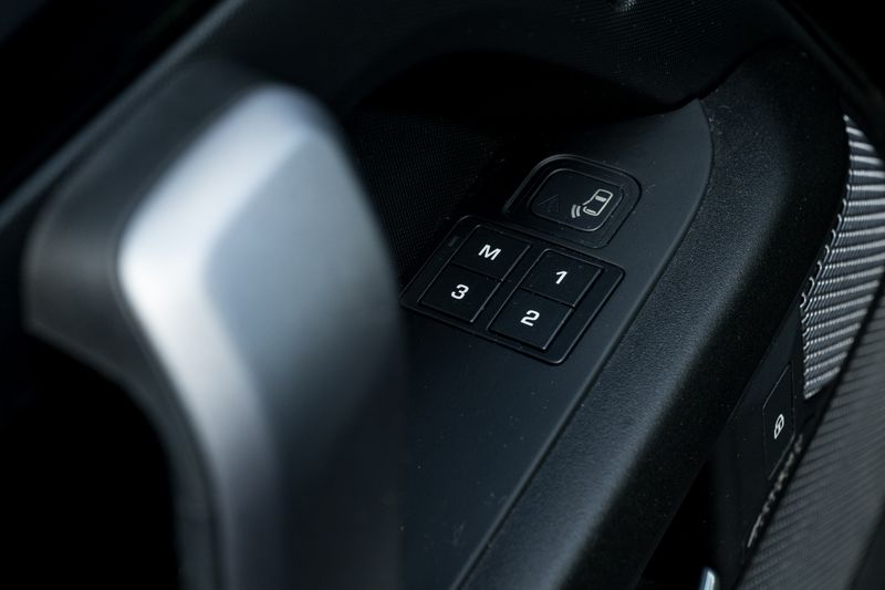 Land Rover Defender 90 5.0 P525 V8 SUV 3dr