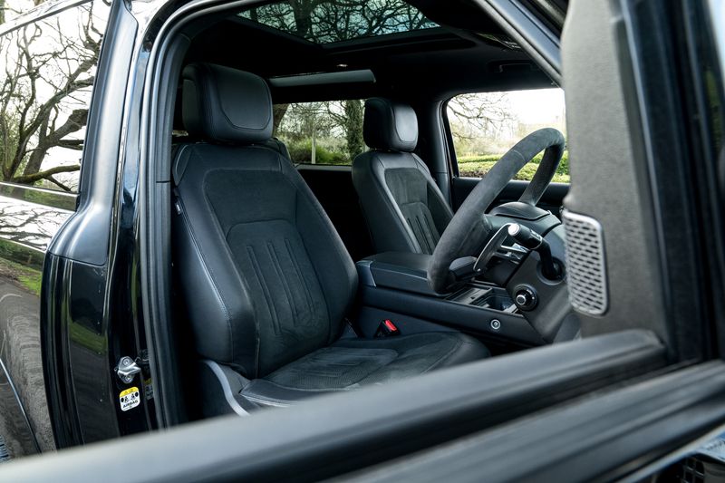 Land Rover Defender 90 5.0 P525 V8 SUV 3dr