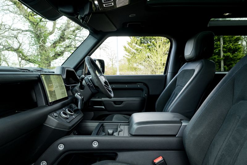 Land Rover Defender 90 5.0 P525 V8 SUV 3dr