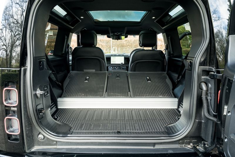 Land Rover Defender 90 5.0 P525 V8 SUV 3dr