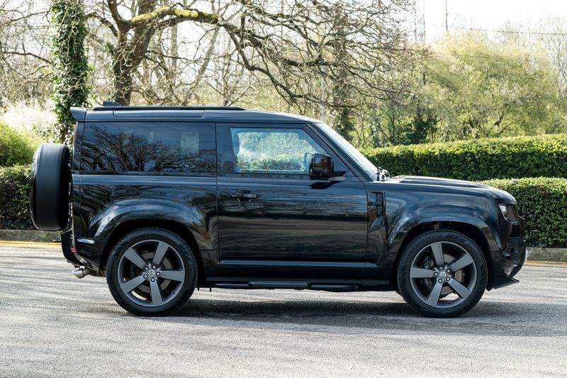 Land Rover Defender 90 5.0 P525 V8 SUV 3dr