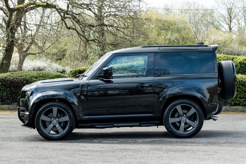 Land Rover Defender 90 5.0 P525 V8 SUV 3dr
