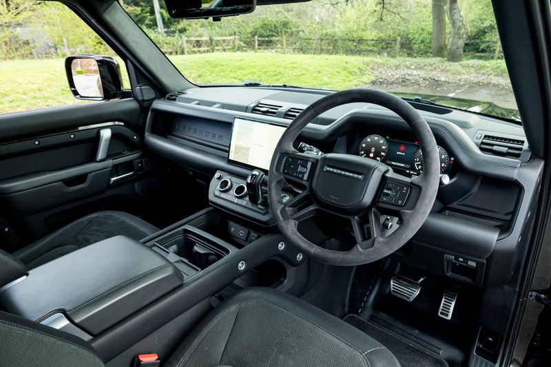 Land Rover Defender 90 5.0 P525 V8 SUV 3dr