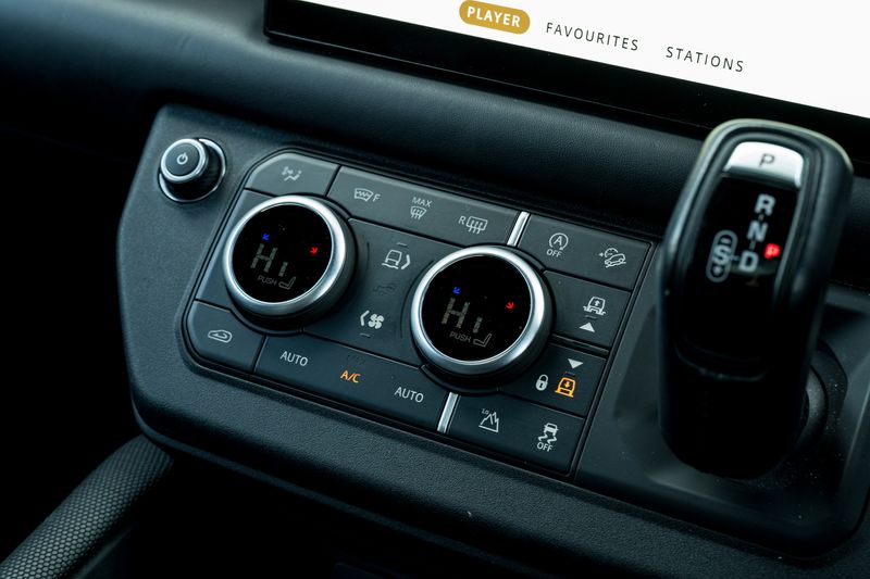 Land Rover Defender 90 5.0 P525 V8 SUV 3dr