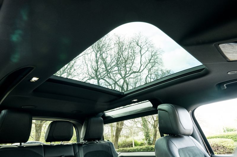 Land Rover Defender 90 5.0 P525 V8 SUV 3dr