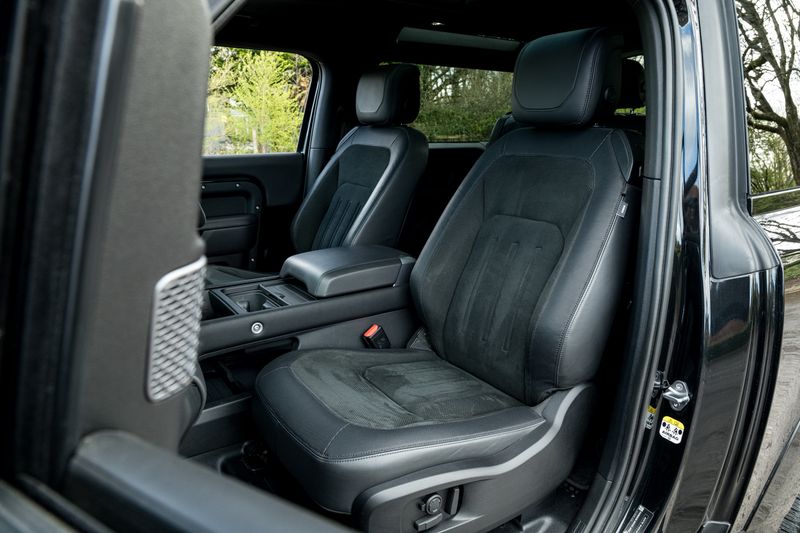 Land Rover Defender 90 5.0 P525 V8 SUV 3dr