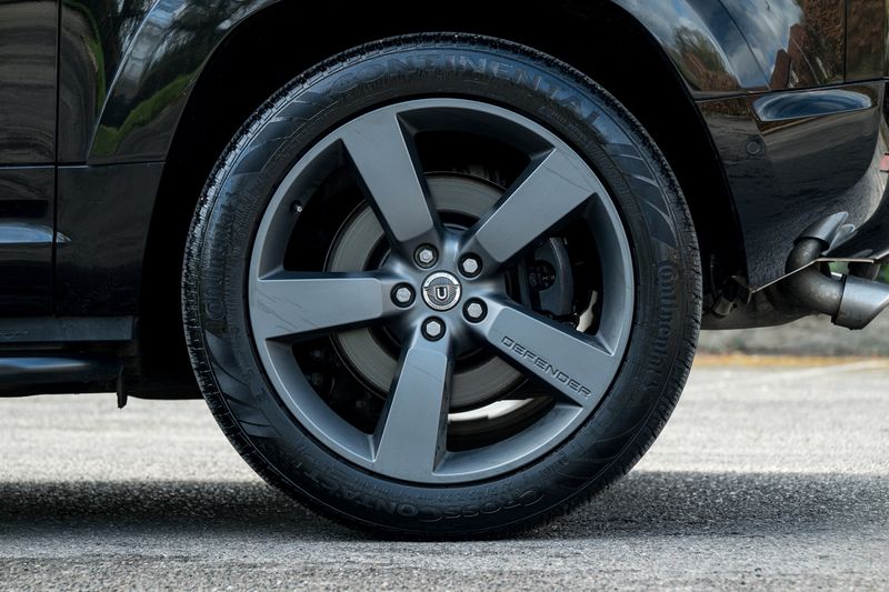 Land Rover Defender 90 5.0 P525 V8 SUV 3dr