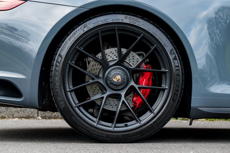 Porsche 911 (991) 4 GTS Targa PDK 4WD