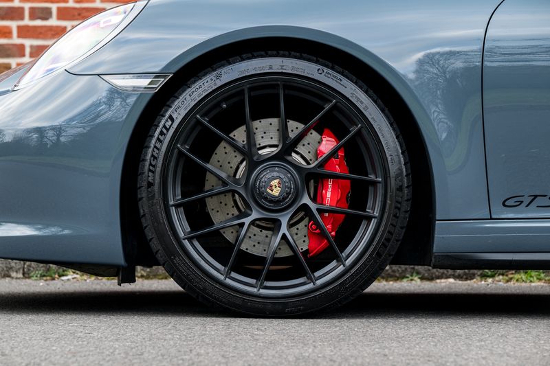 Porsche 911 (991) 4 GTS Targa PDK 4WD