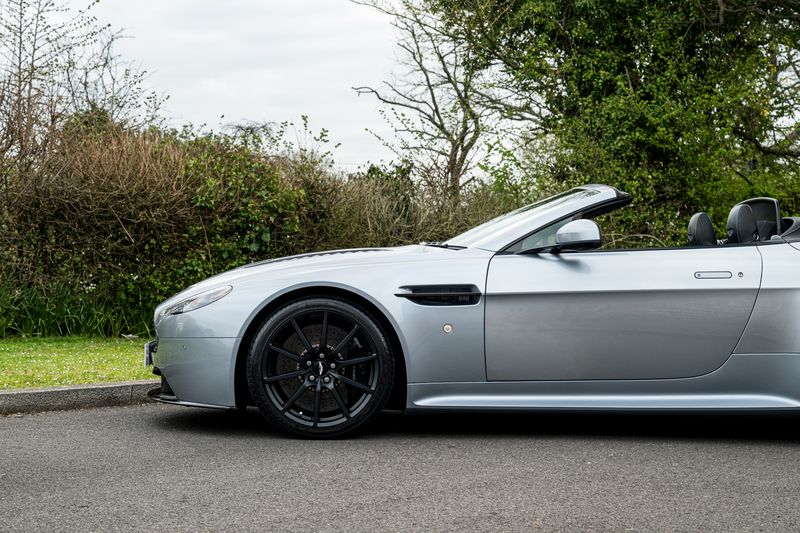 Aston Martin 6.0 V12 Vantage S Roadster Sportshift