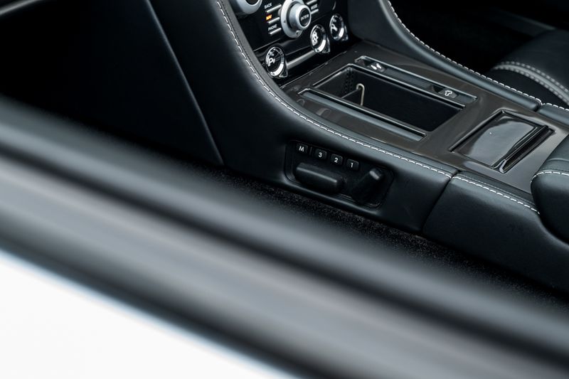 Aston Martin 6.0 V12 Vantage S Roadster Sportshift