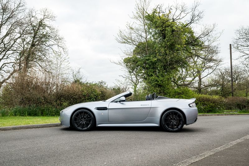 Aston Martin 6.0 V12 Vantage S Roadster Sportshift