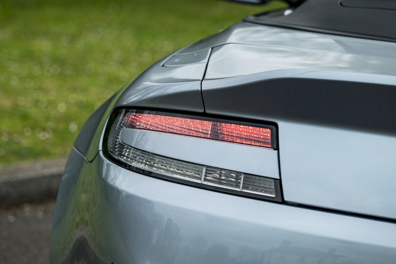 Aston Martin 6.0 V12 Vantage S Roadster Sportshift