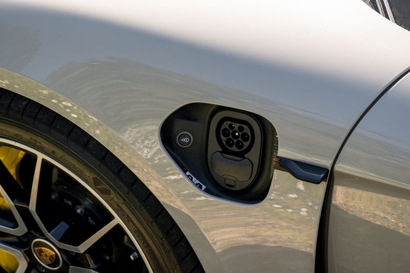 Porsche Taycan Performance Plus 93.4kWh Turbo  S