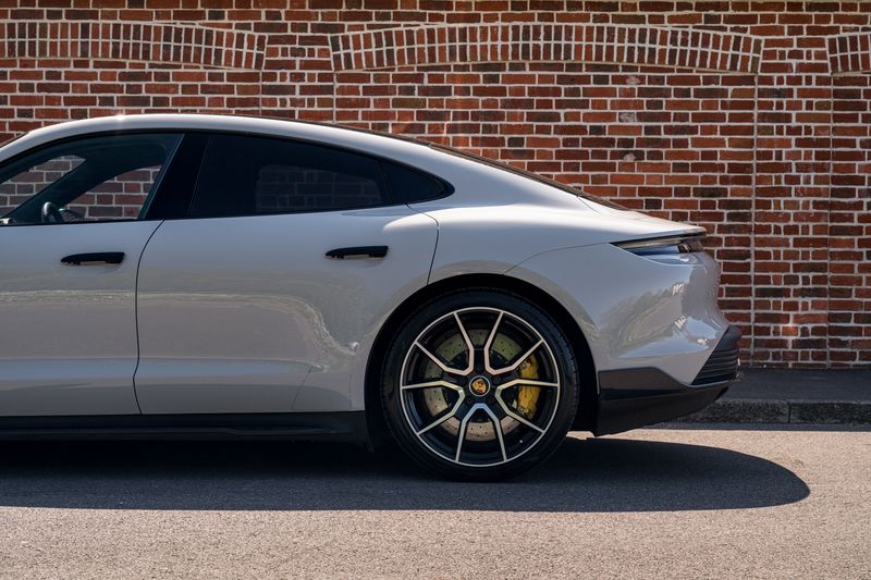 Porsche Taycan Performance Plus 93.4kWh Turbo  S