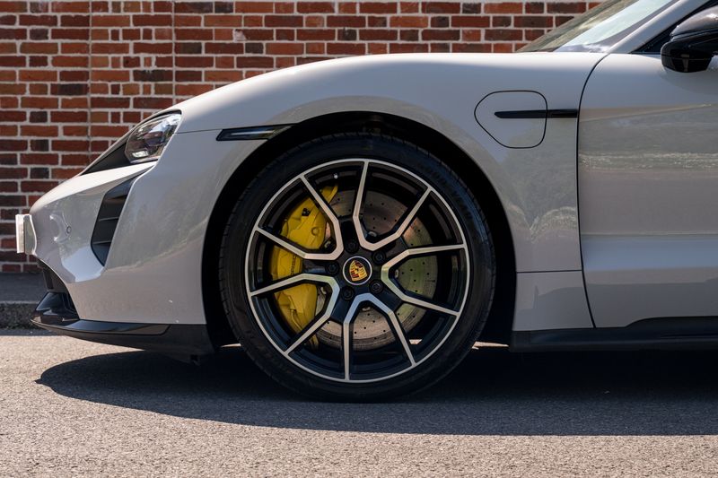 Porsche Taycan Performance Plus 93.4kWh Turbo  S