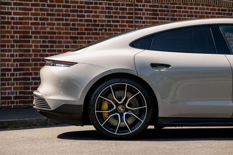 Porsche Taycan Performance Plus 93.4kWh Turbo  S