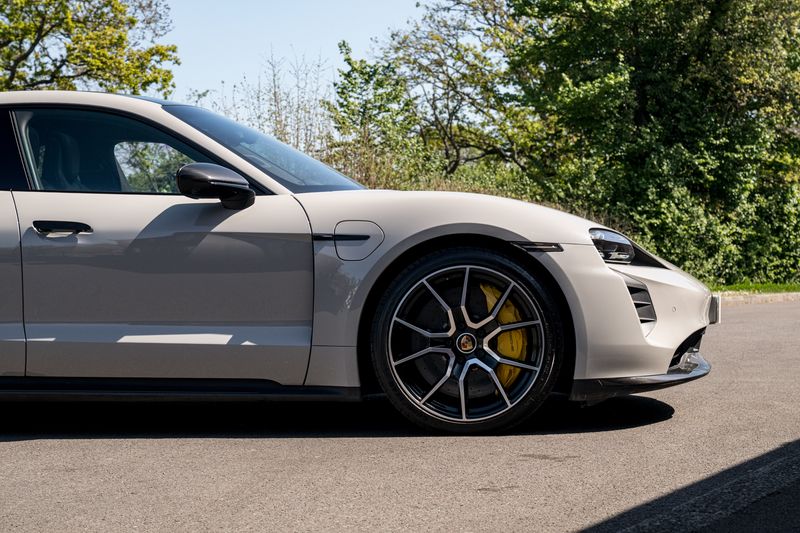Porsche Taycan Performance Plus 93.4kWh Turbo  S