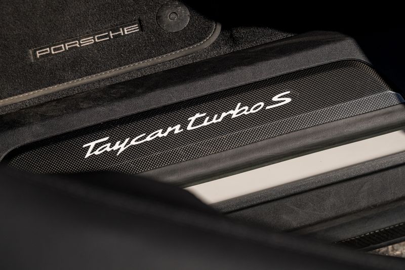 Porsche Taycan Performance Plus 93.4kWh Turbo  S