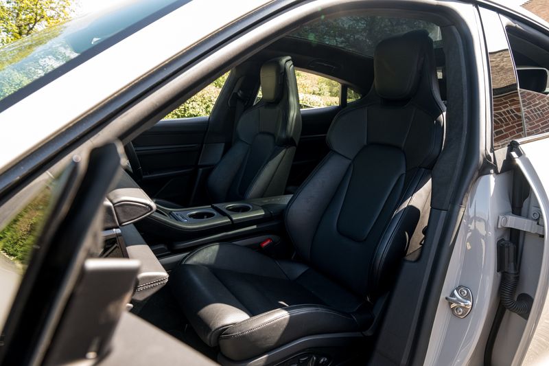 Porsche Taycan Performance Plus 93.4kWh Turbo  S