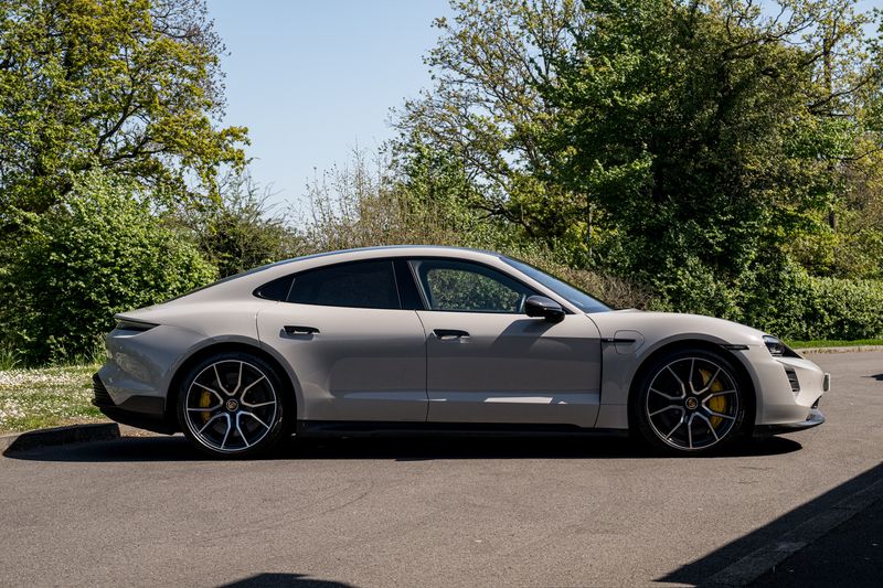 Porsche Taycan Performance Plus 93.4kWh Turbo  S