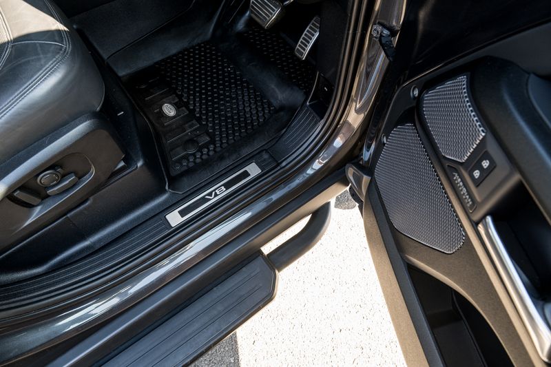 Land Rover Defender 110 5.0 P525 Petrol URBAN