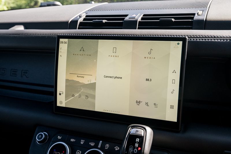 Land Rover Defender 110 5.0 P525 Petrol URBAN