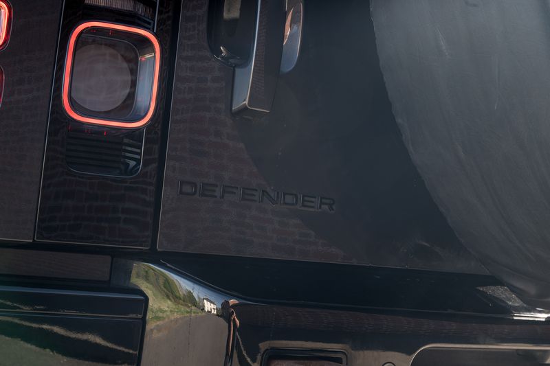 Land Rover Defender 110 5.0 P525 Petrol URBAN