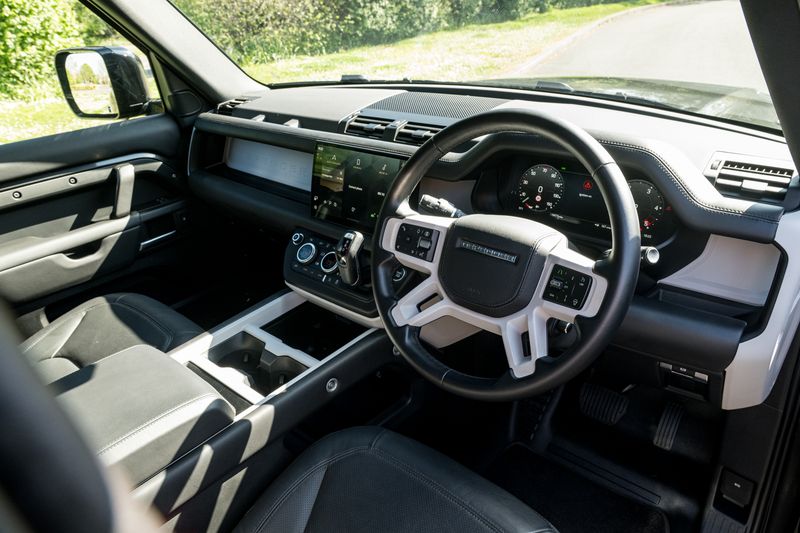 Landrover D250 X-Dynamic HSE Auto