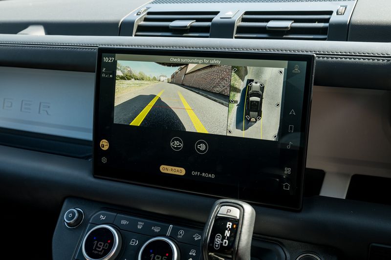 Landrover D250 X-Dynamic HSE Auto