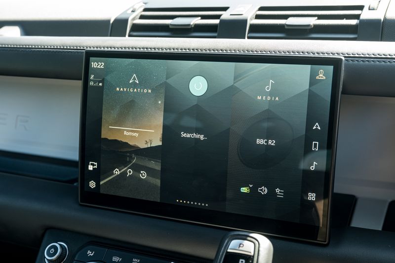 Landrover D250 X-Dynamic HSE Auto