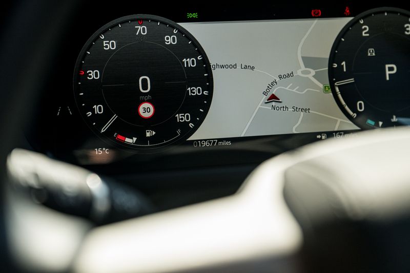 Landrover D250 X-Dynamic HSE Auto